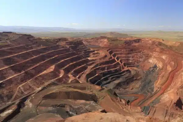 The World's Largest Deposit: The Discovery of 55 Billion Tons of Iron in an Unlikely Location